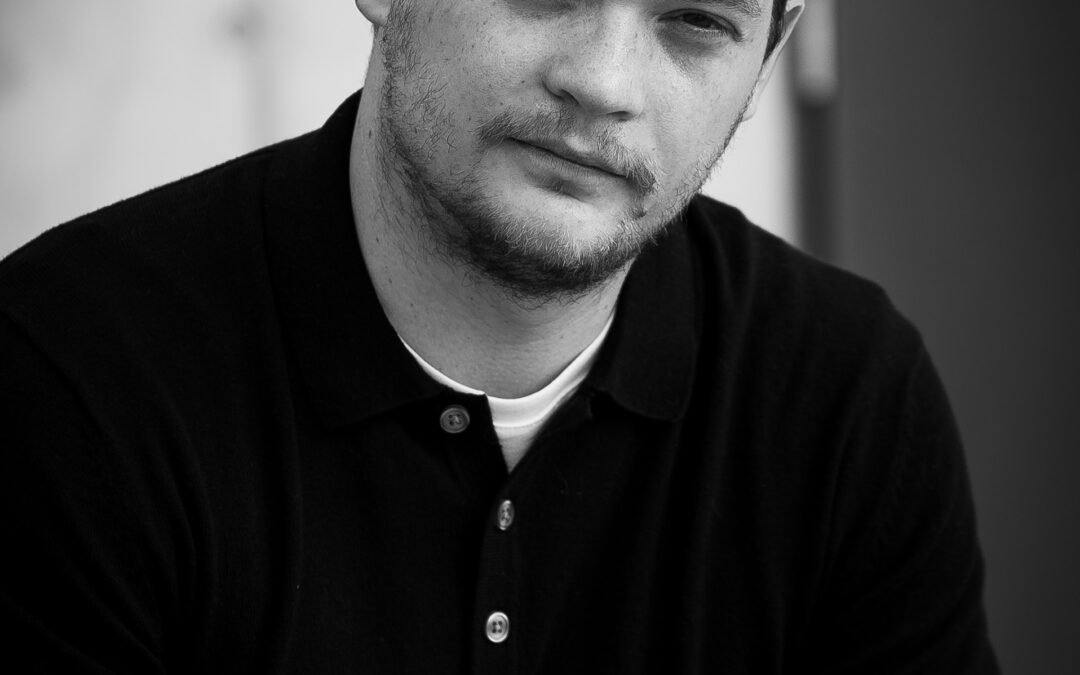 Dienstag, 25.11.2025, 19:30 Uhr  Stadtschreiber Mario Schemmerl: Sonnenhof (Arbeitstitel) Museum der Völker Schwaz