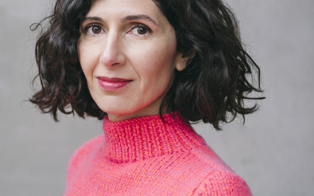 Donnerstag, 28.05.2026, 19:30 Uhr Nava Ebrahimi: Und Federn überall Museum der Völker, Schwaz